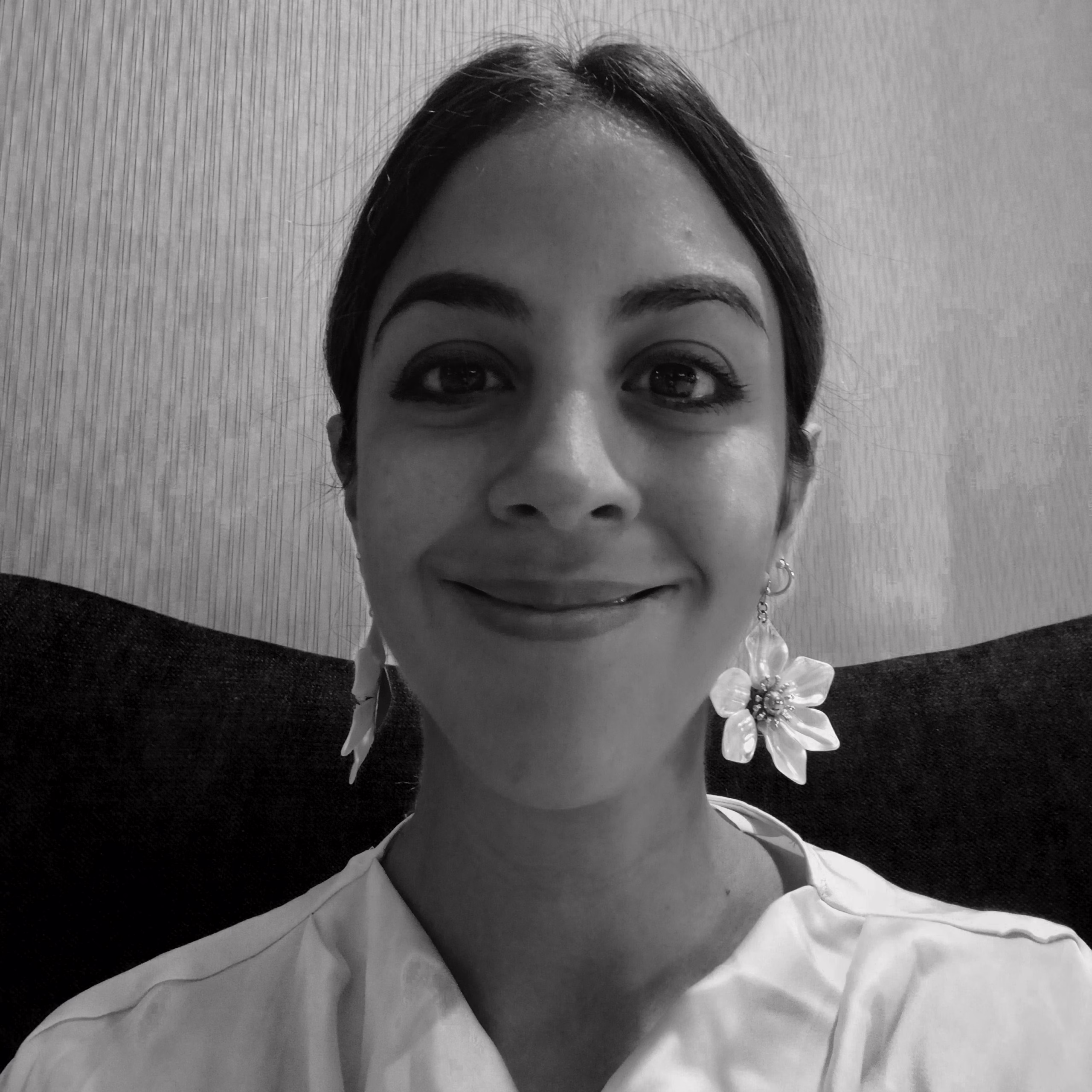 Marcela-Sinnett_Headshot-scaled